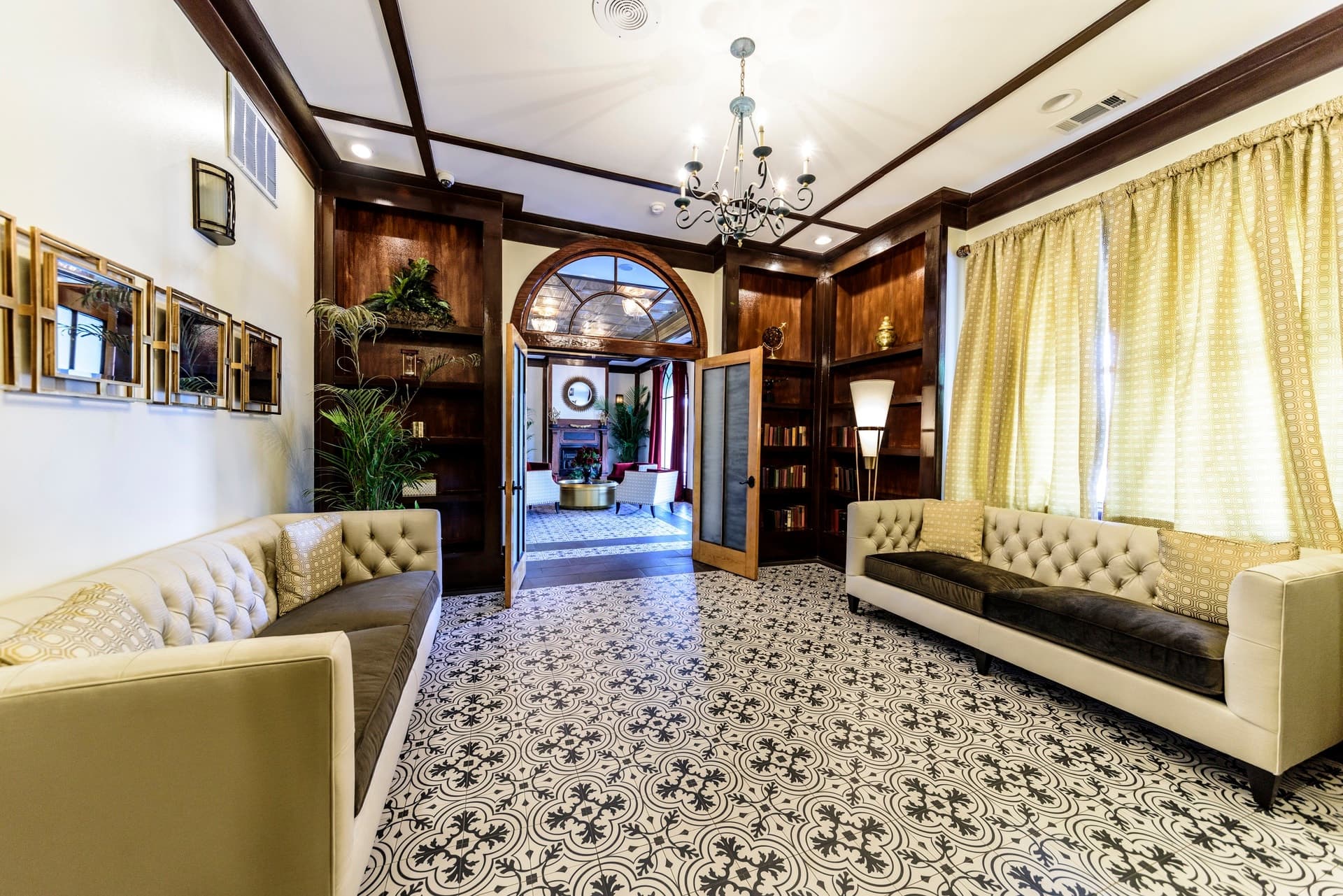 Hotel DeFuniak lounge with leather sofas, bookshelves and chandeliers